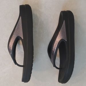 Crocs wedge flip flops with silver band size 9, women's